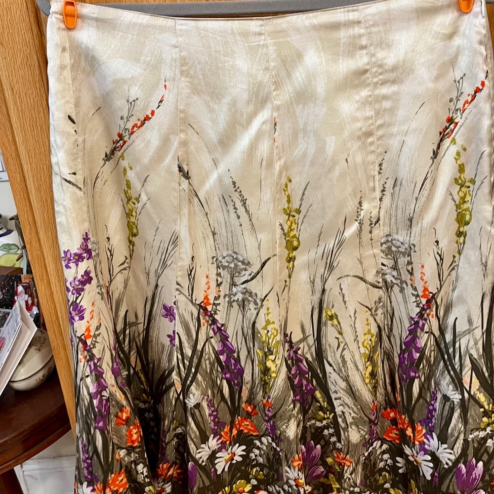 Chico's Silk blend Cream Floral A-Line Skirt, size 1, excellent pre-owned lovely - Picture 2 of 14